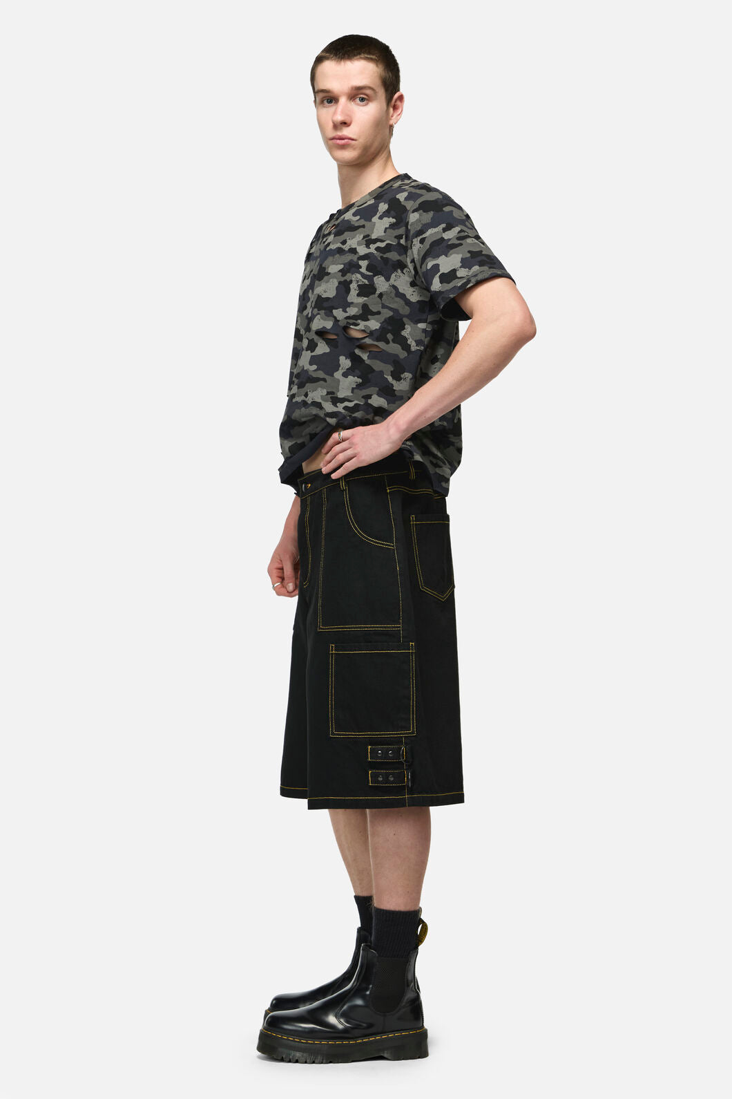 Dangerfield - Signals Goth Trim Cargo Short - black