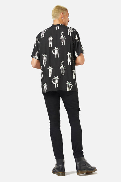 Dangerfield - Peculiar Puss SS Shirt - black