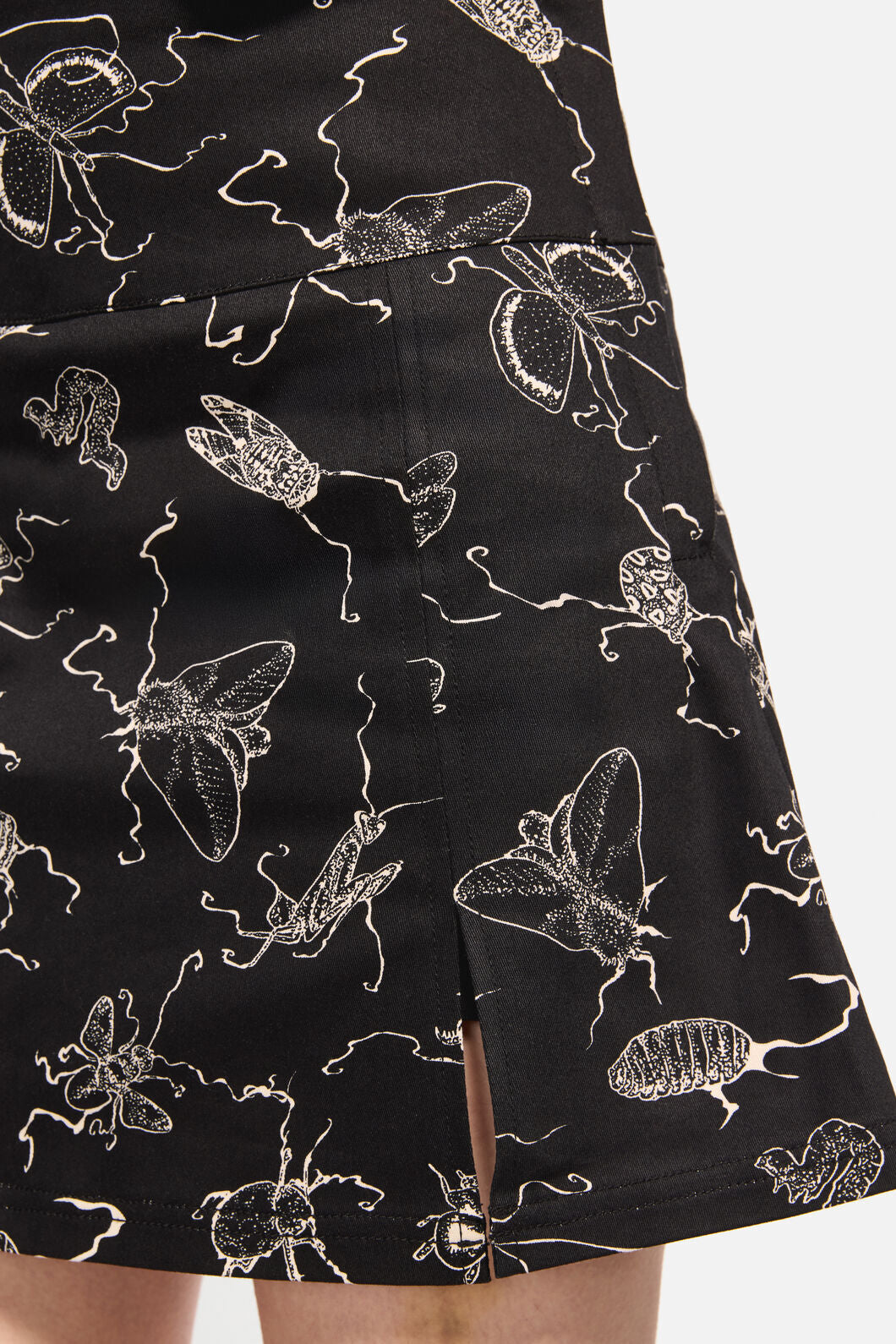 Dangerfield - Dark Pieridae Print Skort - black