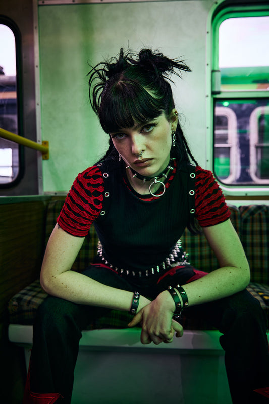 Dangerfield - Dangerous Distressed Mesh Top - red-black