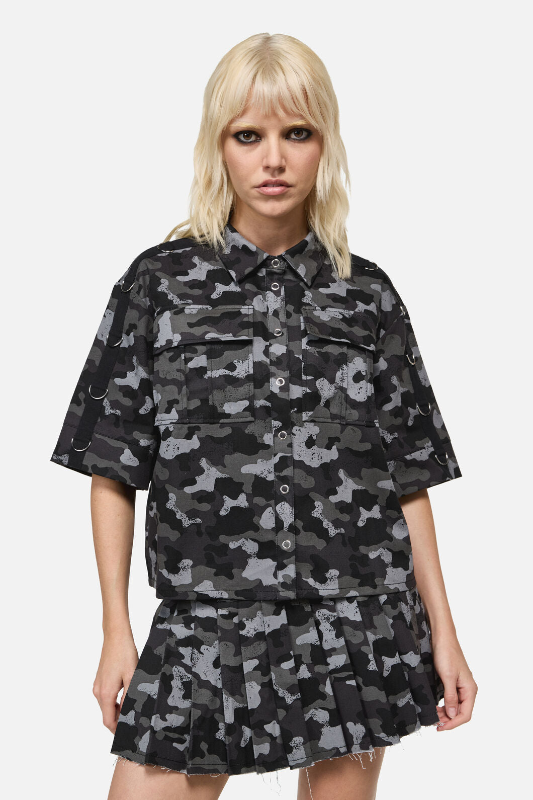 Dangerfield - Disruptive Camo Boxy CropShirt - grey-black