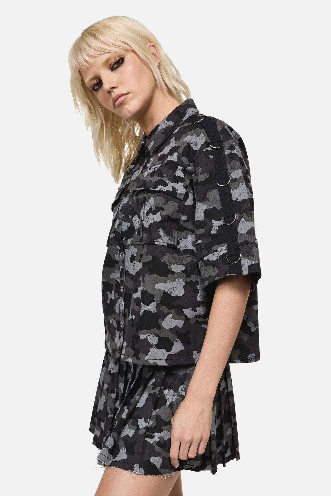 Dangerfield - Disruptive Camo Boxy CropShirt - grey-black