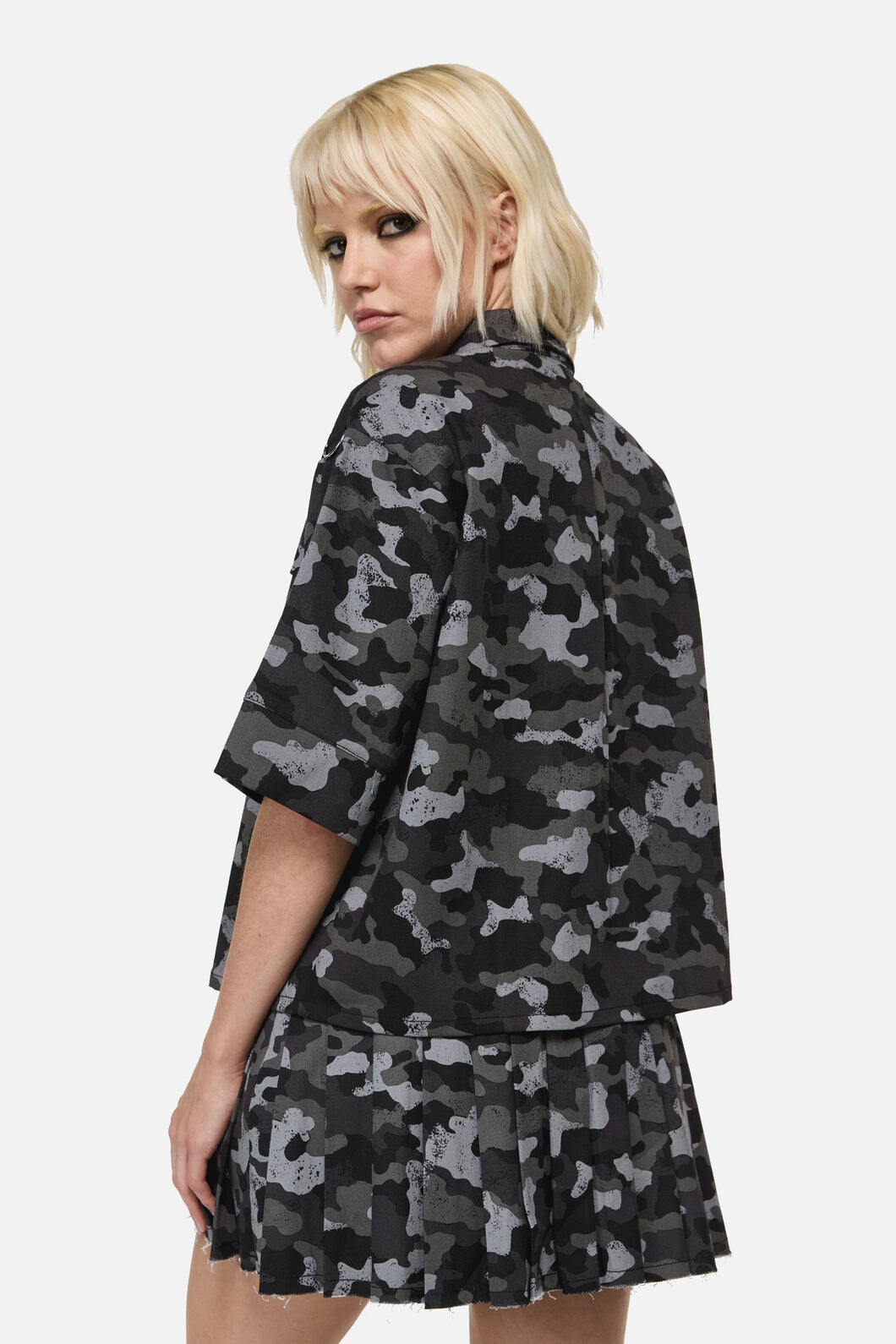 Dangerfield - Disruptive Camo Boxy CropShirt - grey-black