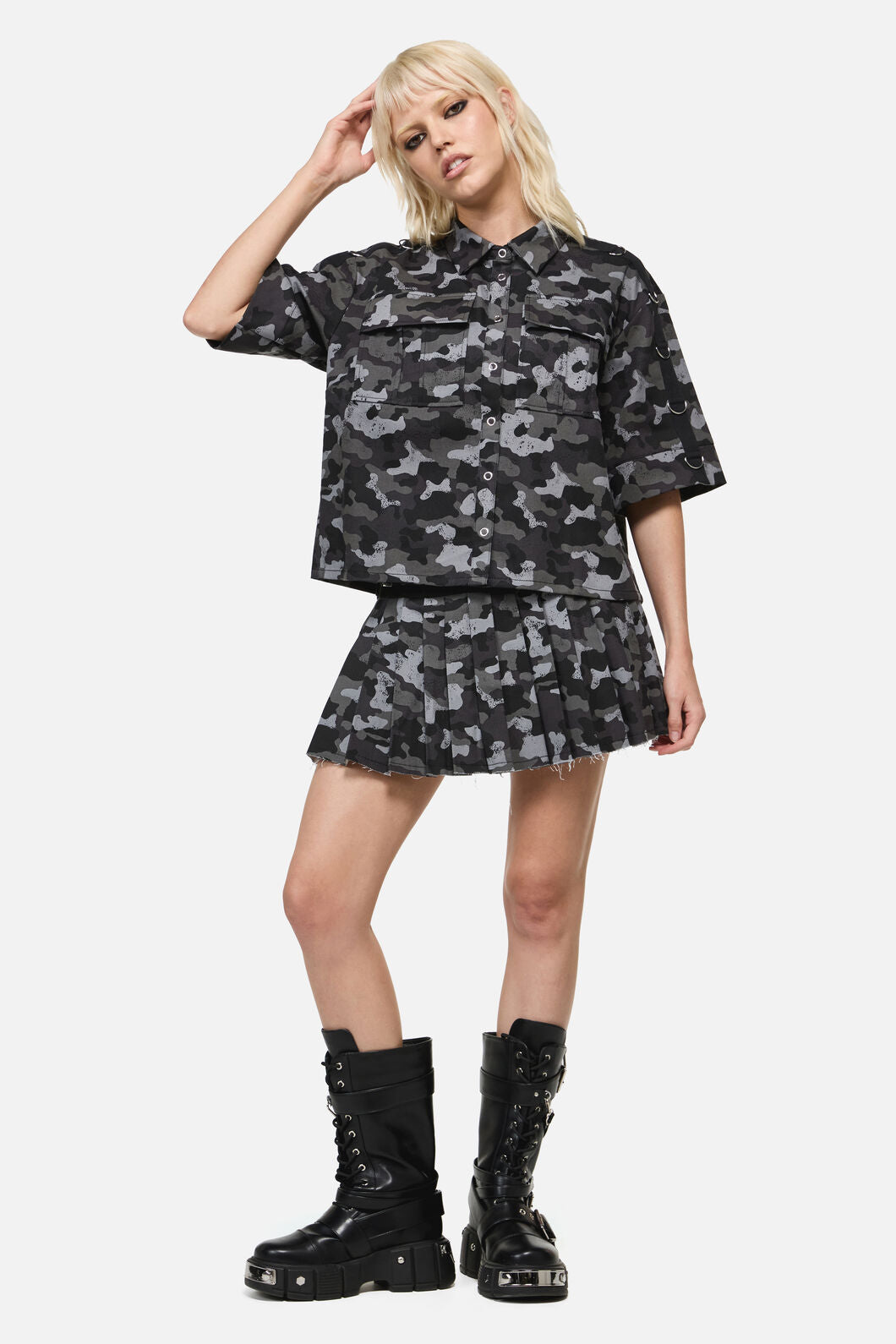 Dangerfield - Disruptive Camo Boxy CropShirt - grey-black