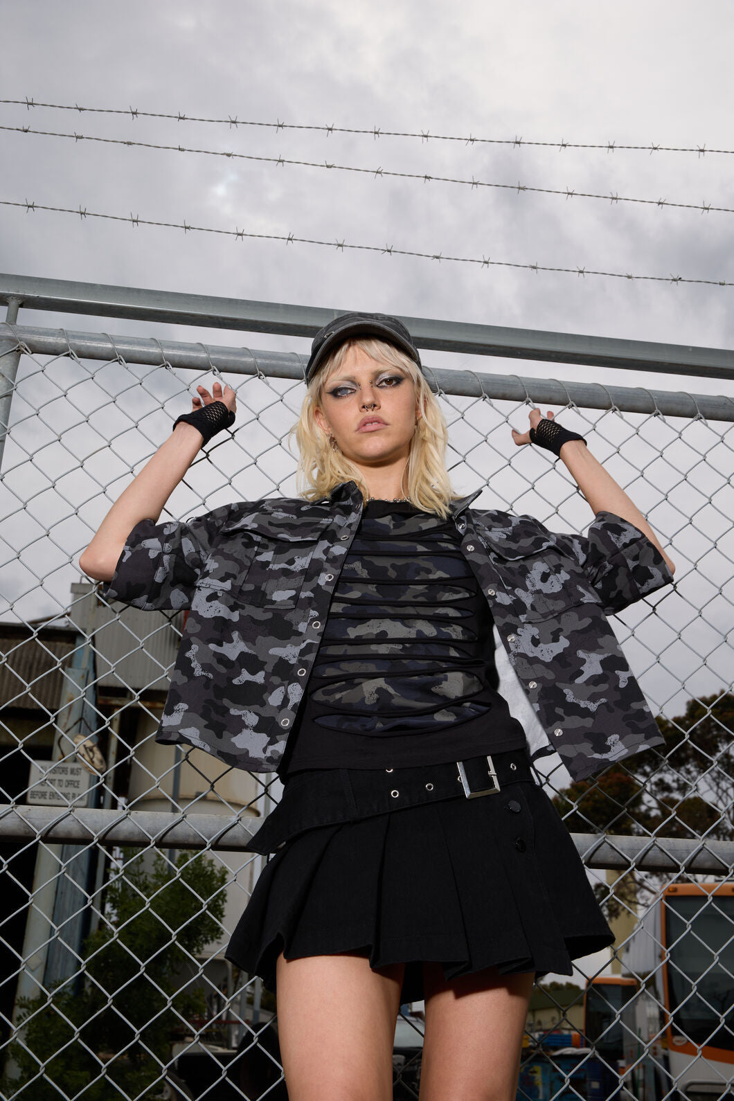 Dangerfield - DisruptiveDistressedCutOutTee - grey-black