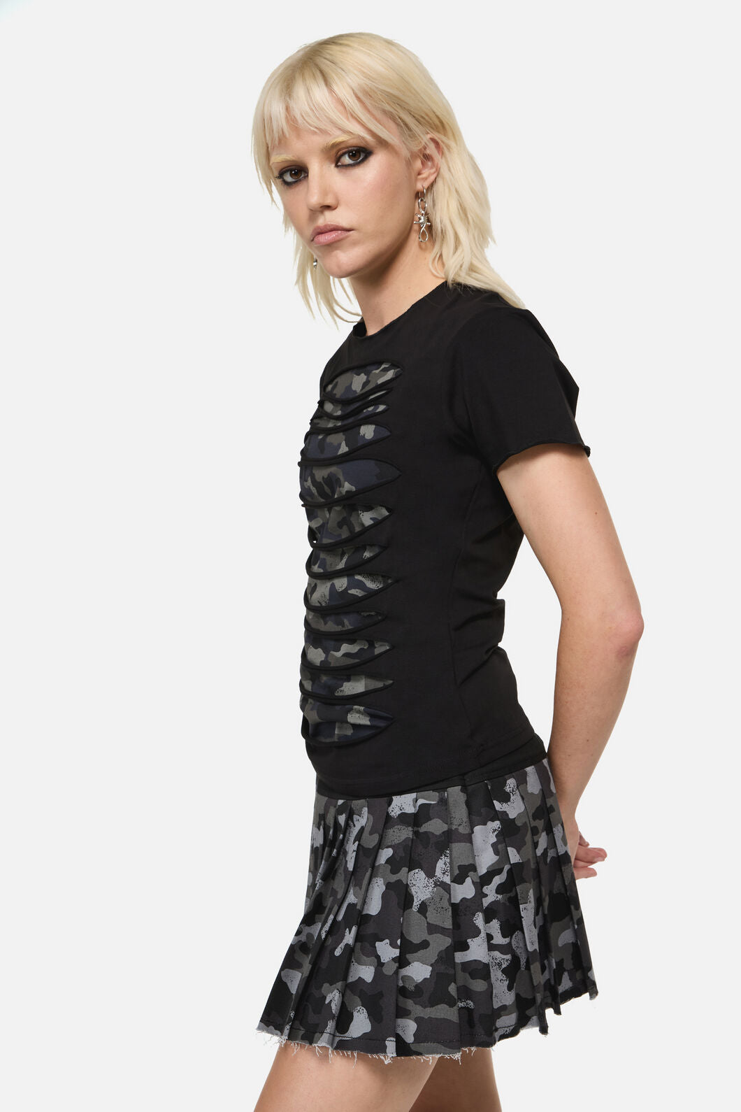 Dangerfield - DisruptiveDistressedCutOutTee - grey-black