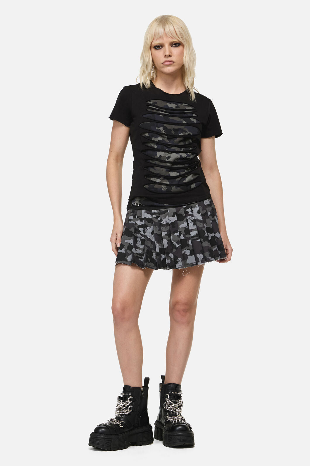 Dangerfield - DisruptiveDistressedCutOutTee - grey-black