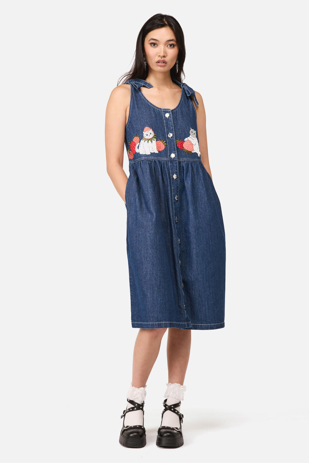 Dangerfield - Strawberry Cat Emb Pinafore - blue-denim
