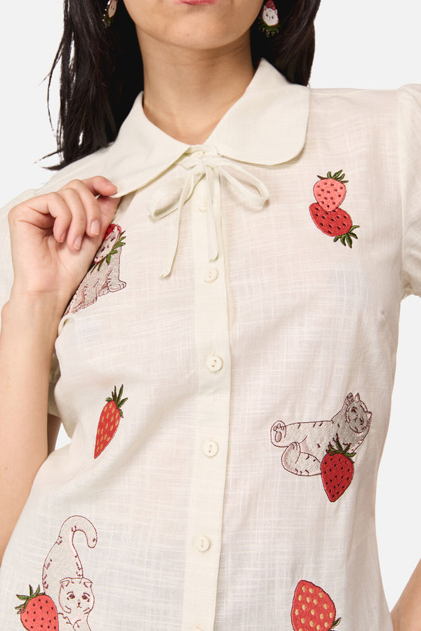 Dangerfield - Strawberry Cat Badge Blouse - cream