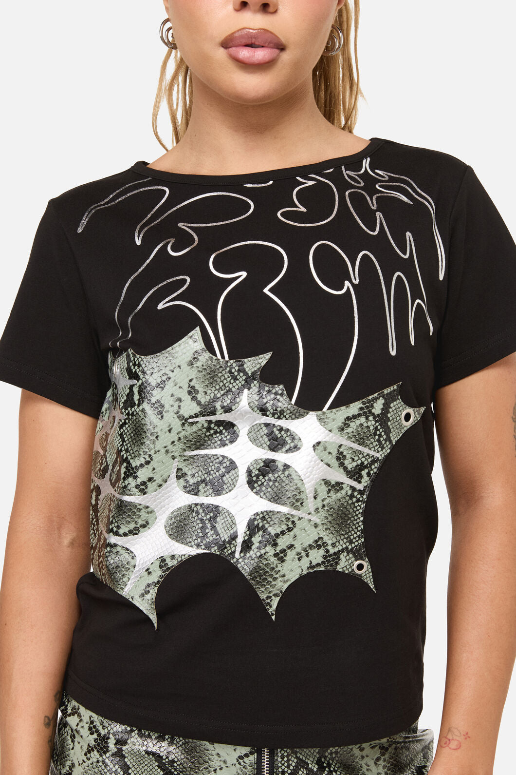 Dangerfield - Y2K Sigil Fitted Patch T-Shirt - black