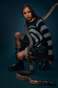 Dangerfield - Slithering Goth Knit - black-white