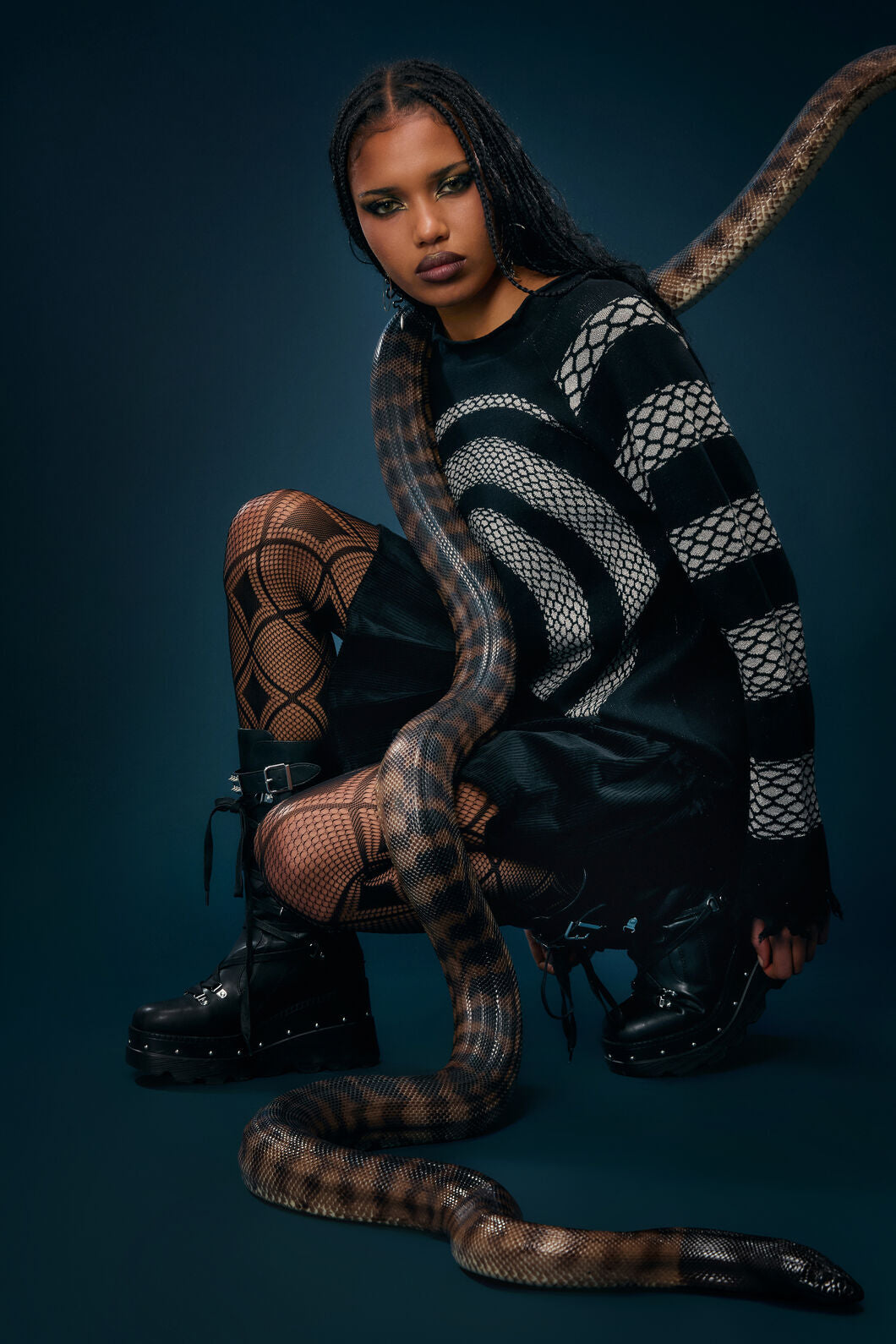 Dangerfield - Slithering Goth Knit - black-white