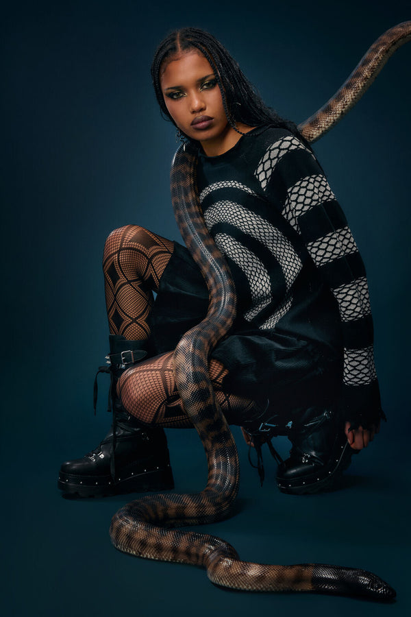 Dangerfield - Slithering Goth Knit - black-white