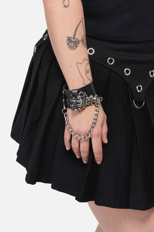 Dangerfield - Skeleton Hand Chain Cuff - black