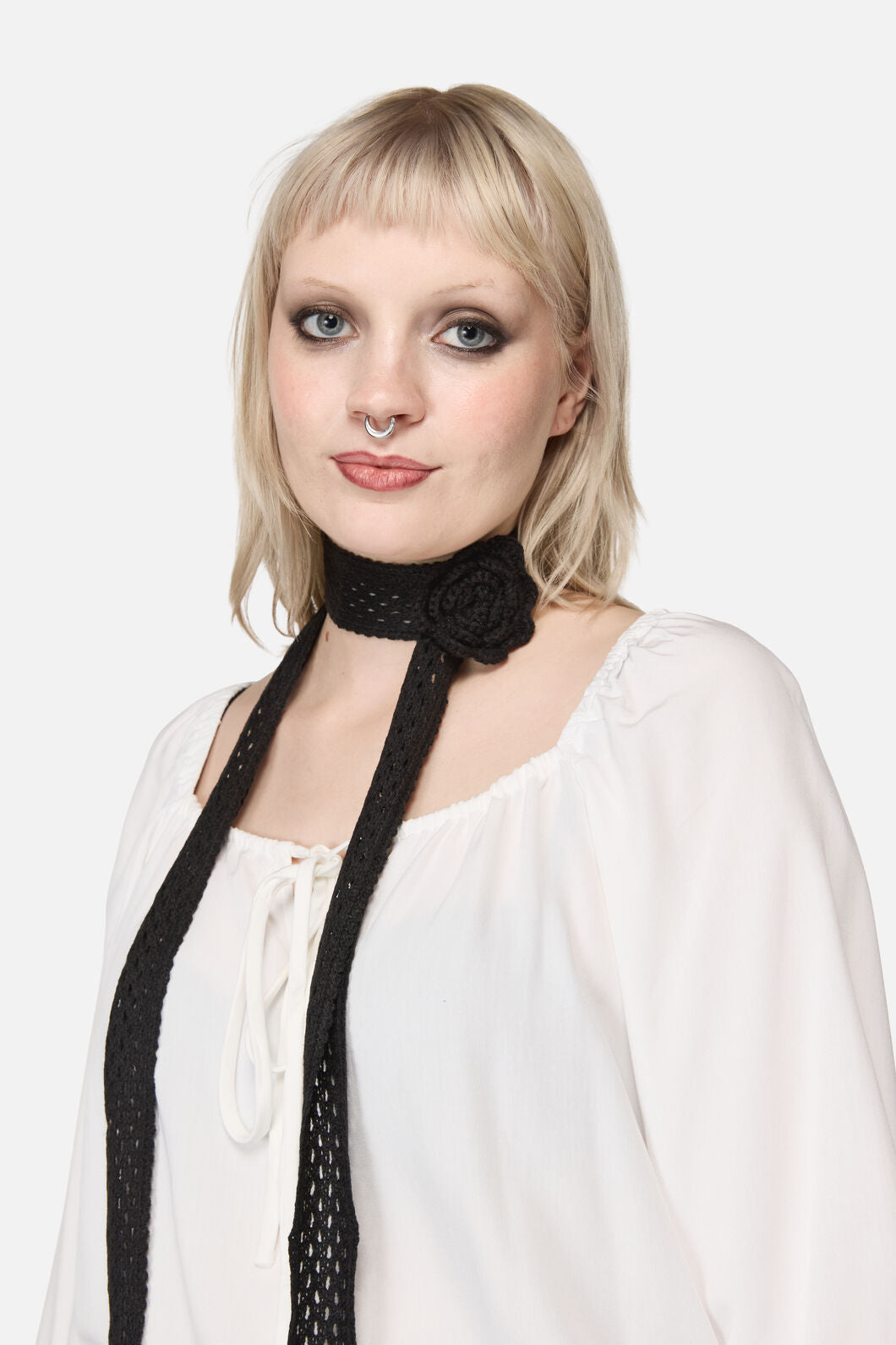 Dangerfield - Black Narrow Daisy Pin Scarf - black
