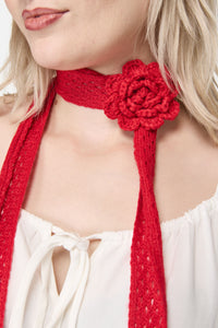 Dangerfield - Red Narrow Daisy Pin Scarf - red
