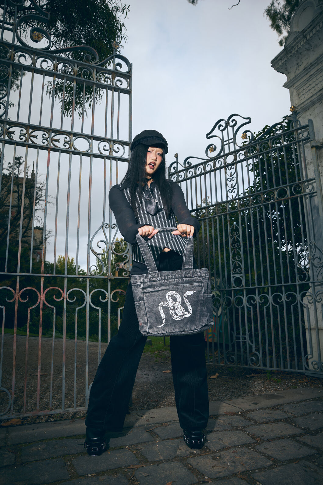 Dangerfield - Slithering Goth Printed Bag - black