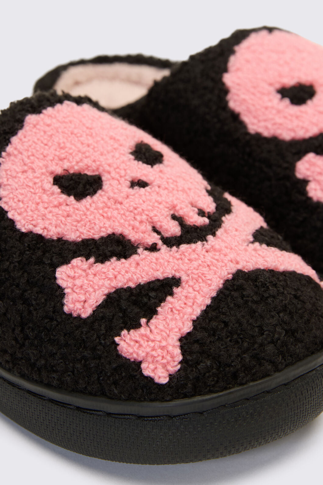 Dangerfield - Skull & Crossbone Slippers - black-pink