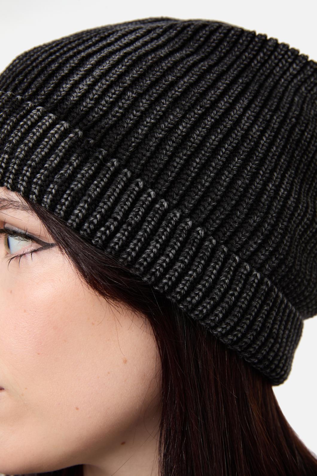 Dangerfield - Distressed Washed Beanie - black