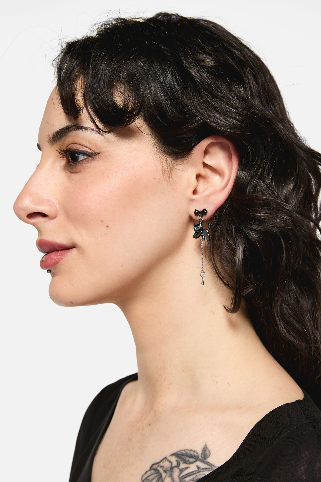 Dangerfield - Bow Cat Drop Earrings - black