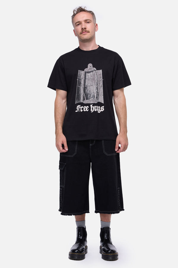 Pulp Kitchen - Free Hugs Unisex Tee - black