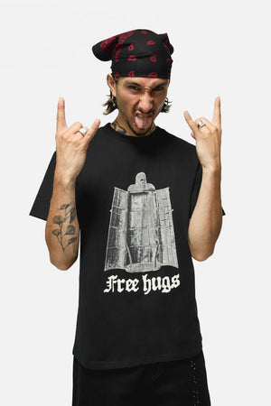 Pulp Kitchen - Free Hugs Unisex Tee - black
