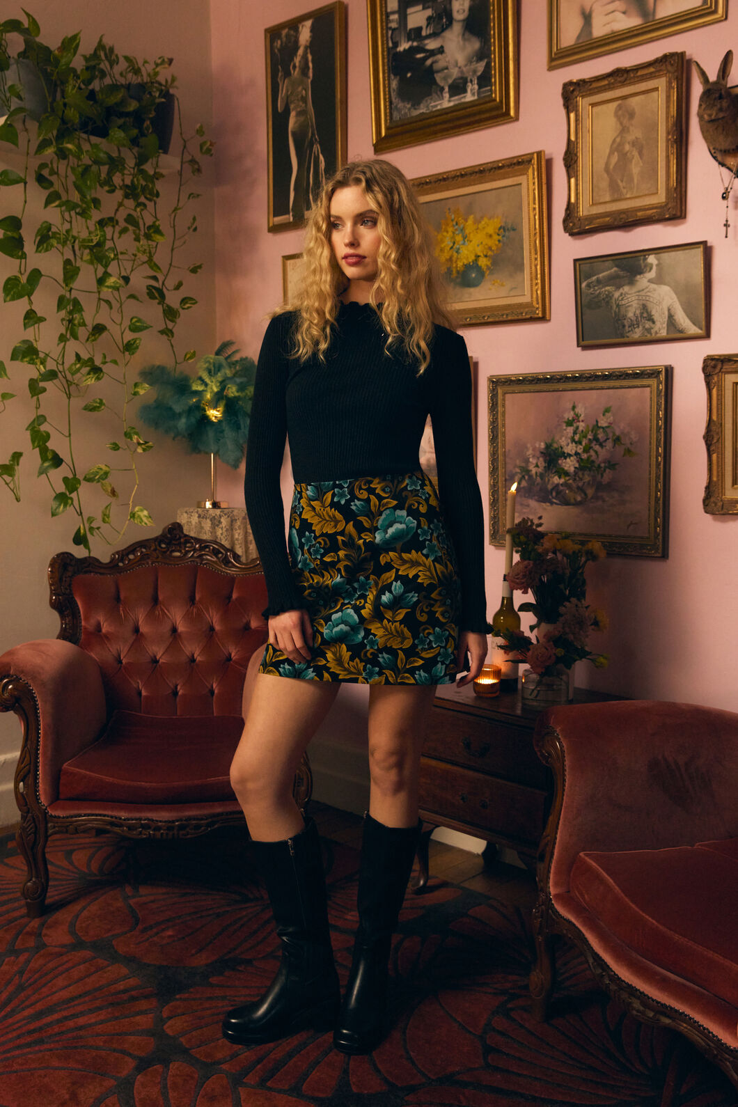 Azura Velvet Mini Skirt – Dangerfield
