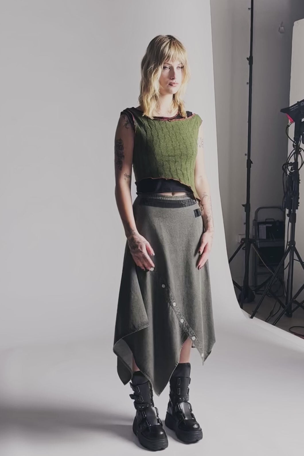 Black Friday - Outbreak Top - black-olive