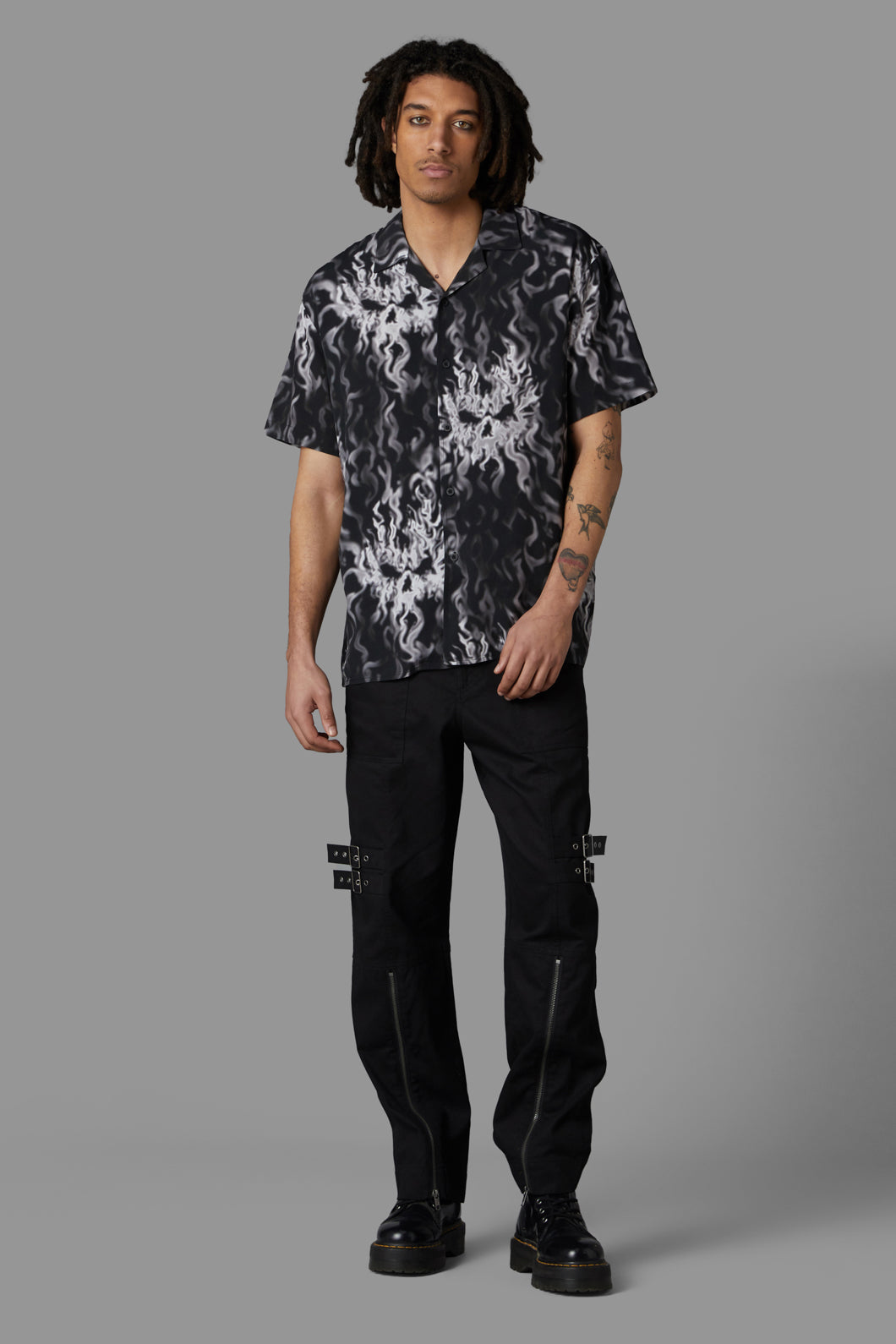 Black Friday - Up In Flames Short Sleeve Shirt - black