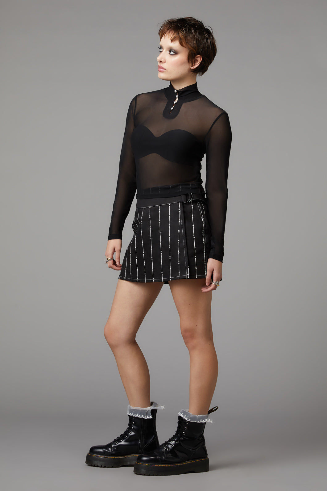 Black Friday - Pearly Button Top - black