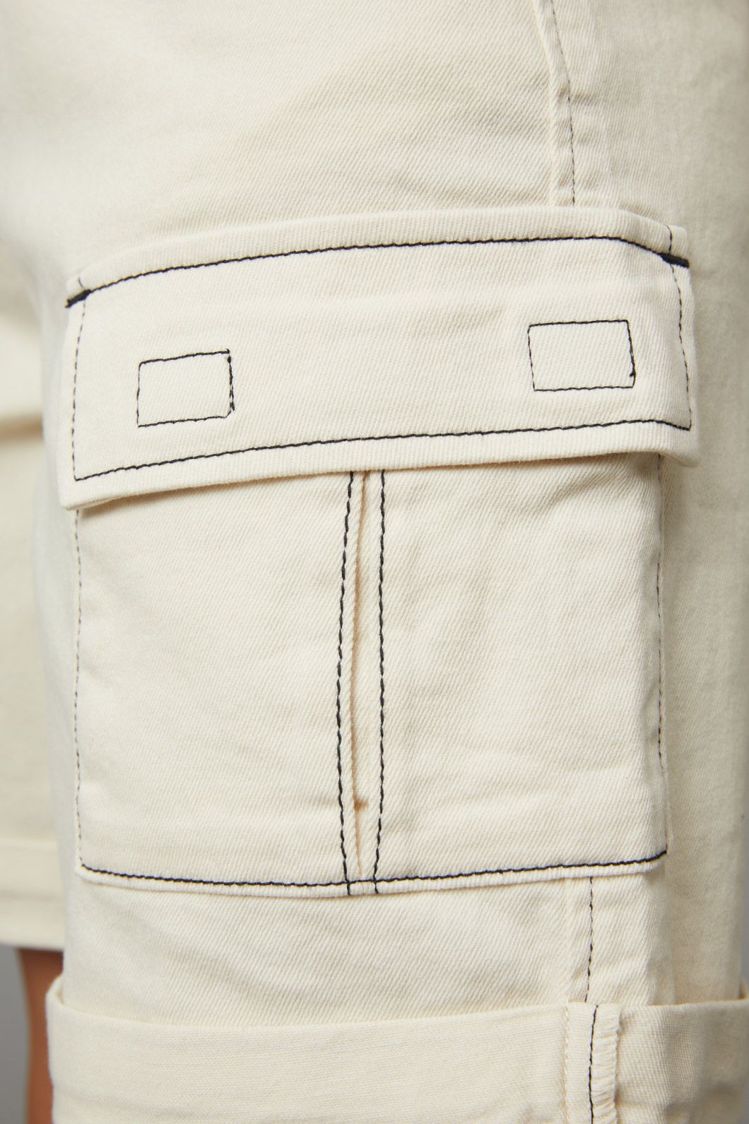 Black Friday - Creep Short - cream