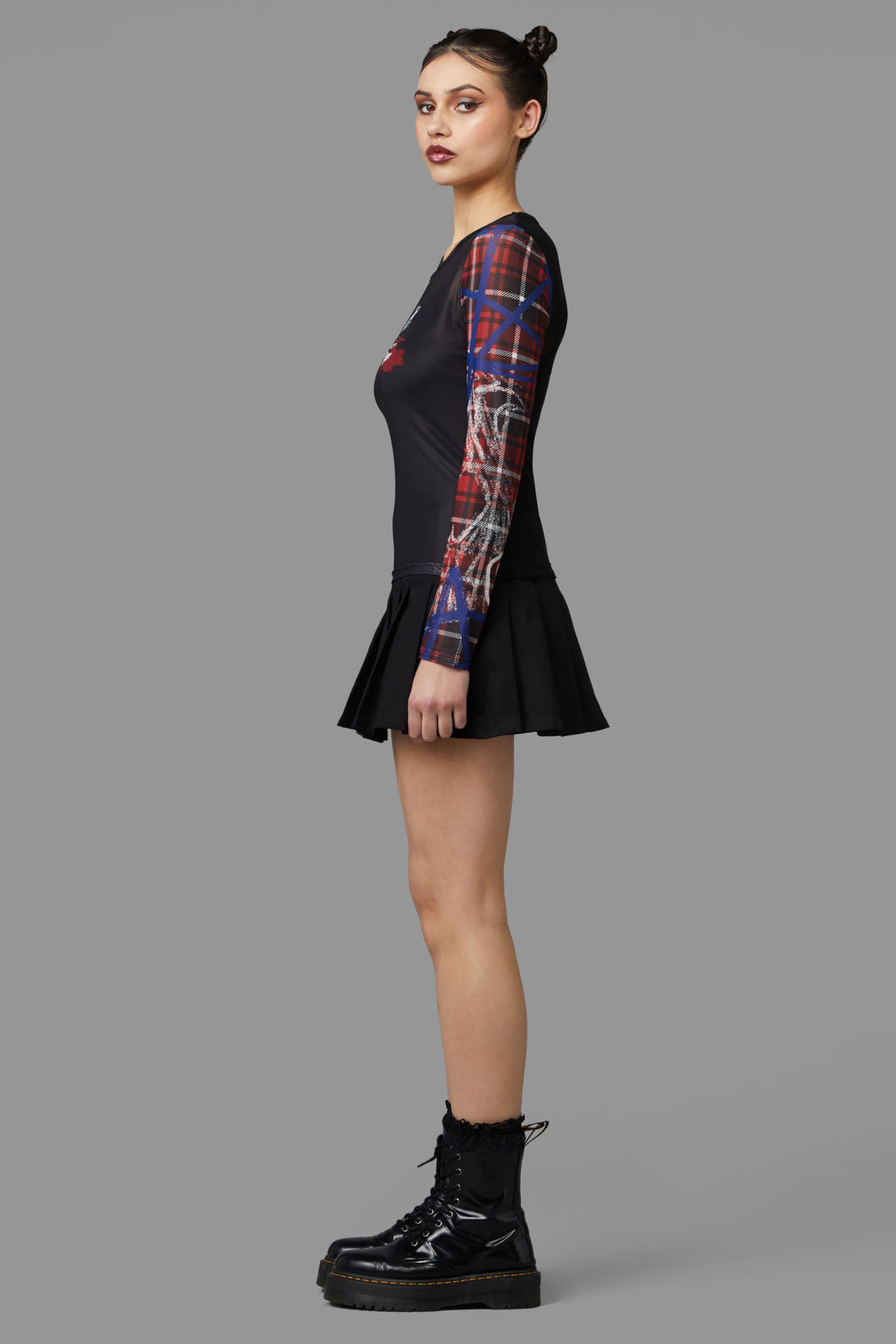 Black Friday - Tag Tartan Grave Mesh Top - black-red