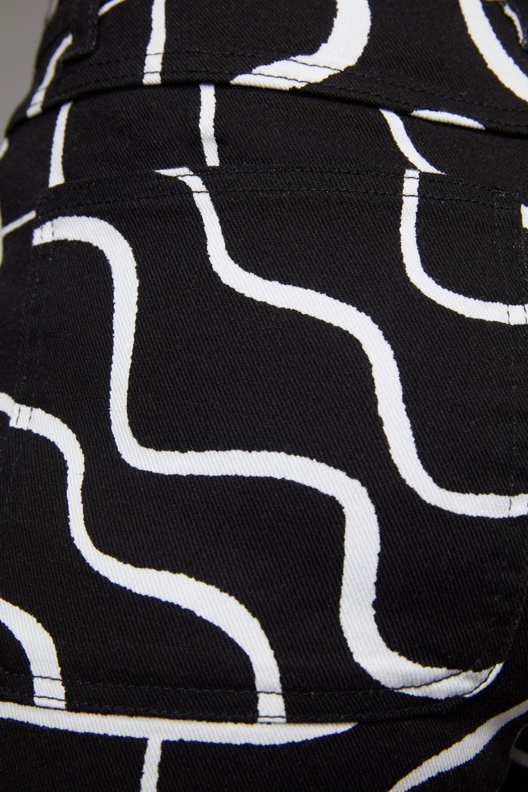 Black Friday - Soundwave Short - black