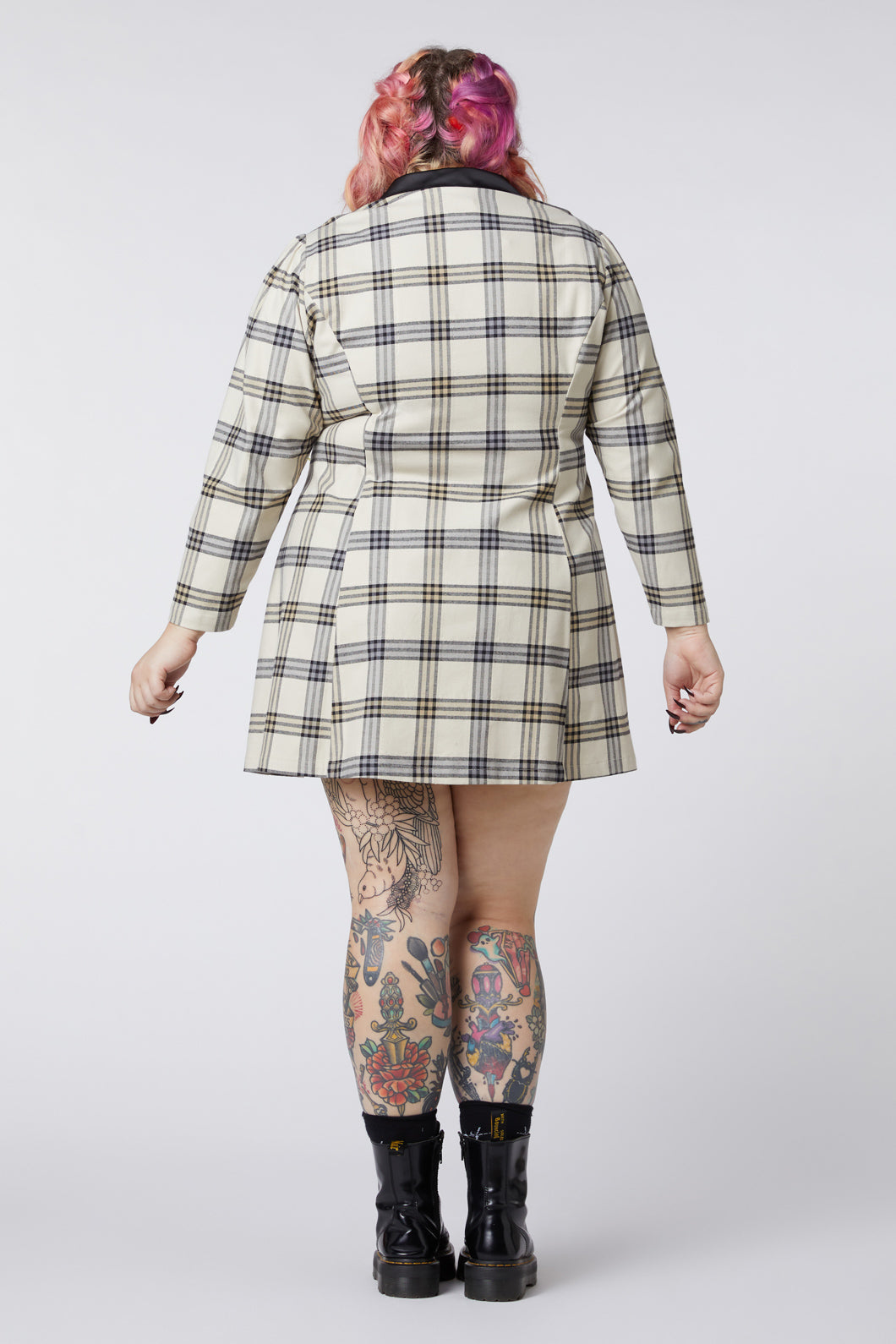 Dangerfield - Curve Crescent Tartan Long Sleeve Dress - beige