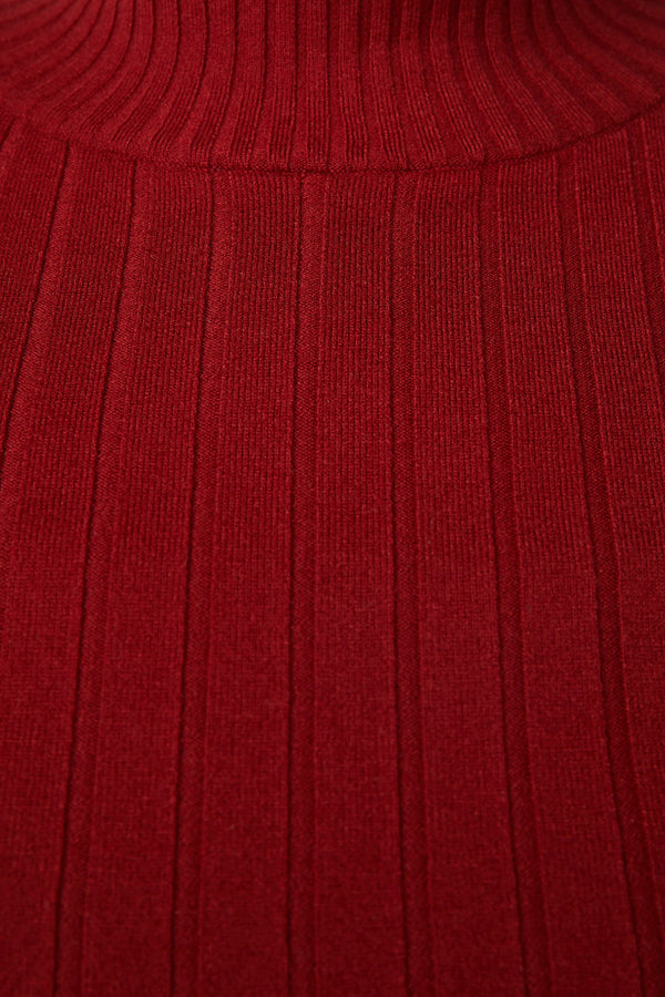 Dangerfield - Curve Grave Respect Knit Skivvy - red