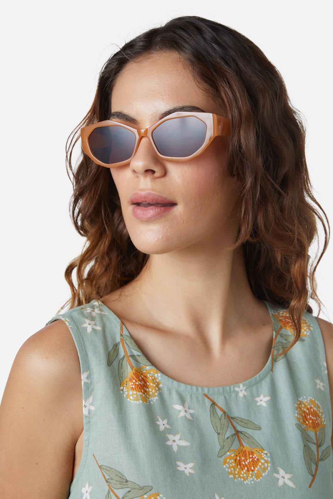 Princess Highway - Edgy Cats Eye Sunglasses - tan