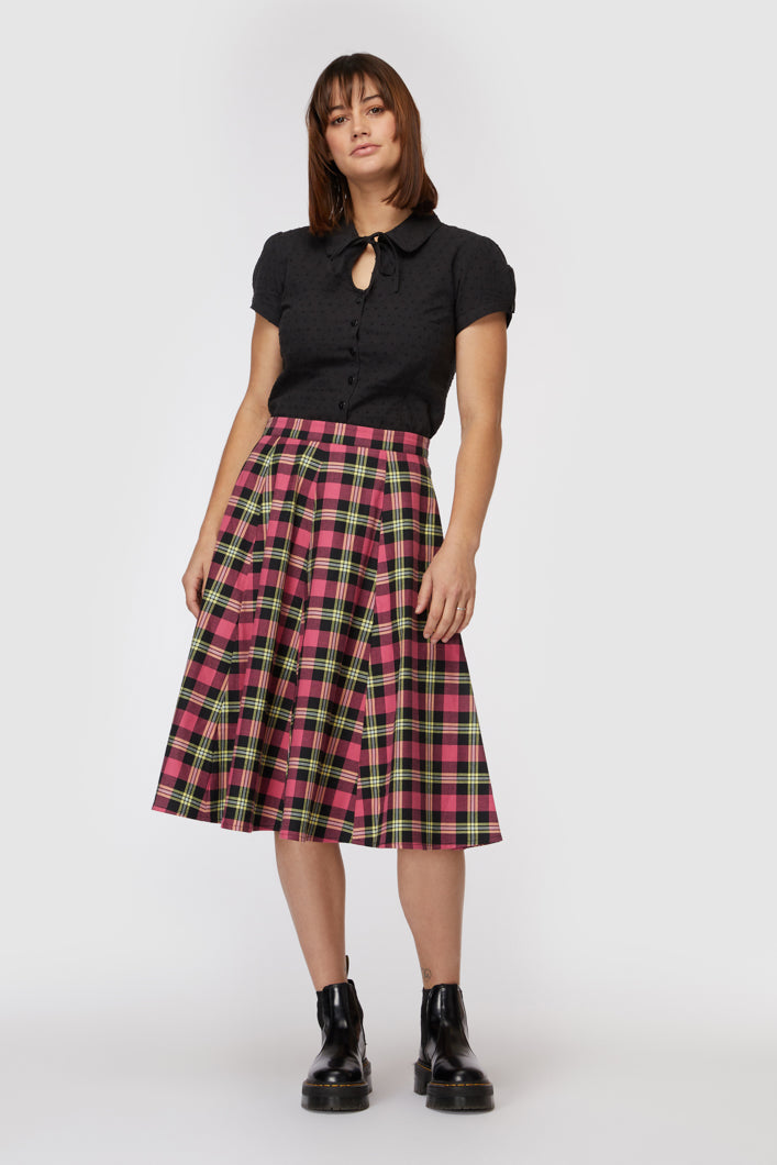 Checkered skirt queen best sale